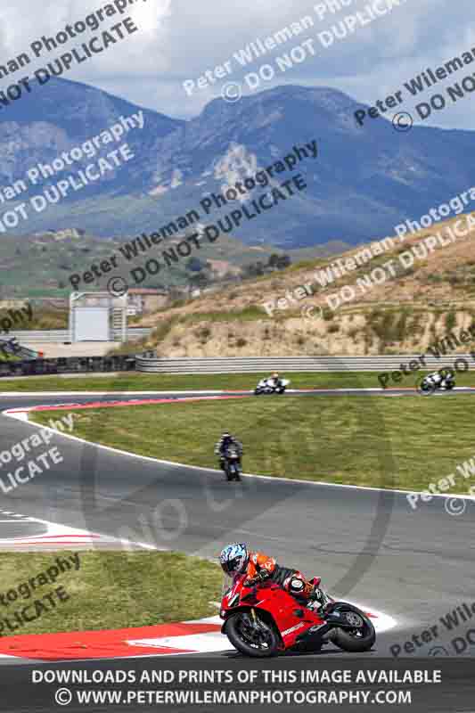 cadwell no limits trackday;cadwell park;cadwell park photographs;cadwell trackday photographs;enduro digital images;event digital images;eventdigitalimages;navarra;no limits trackdays;peter wileman photography;racing digital images;trackday digital images;trackday photos